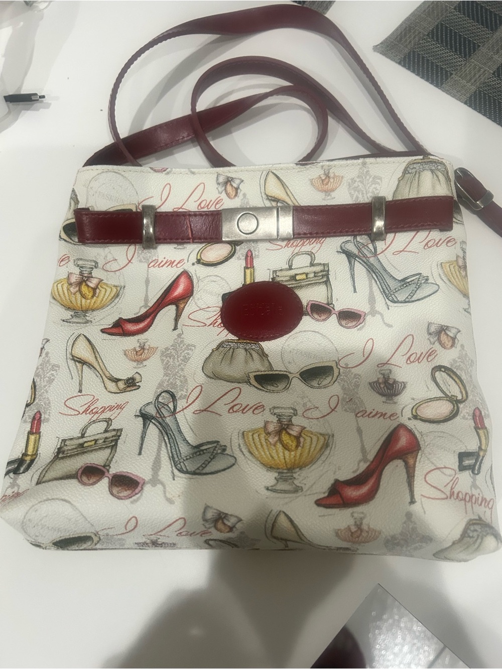 Preowned Fashion Escale Women's Cream Printed Crossbody Bag with Red Trim - Picture 10 of 11